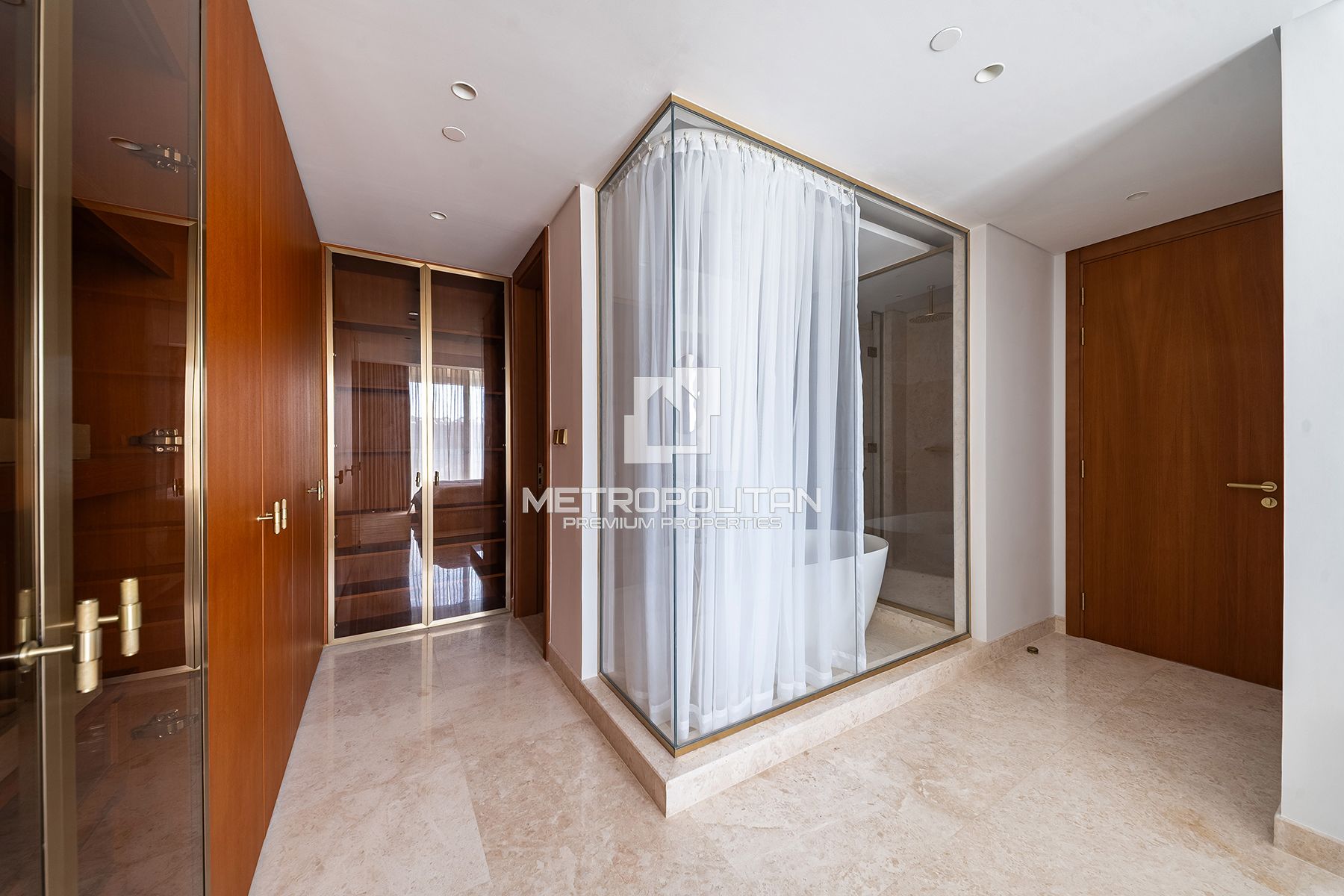 Direct Beach Access| Furnished | Minutes to Mall