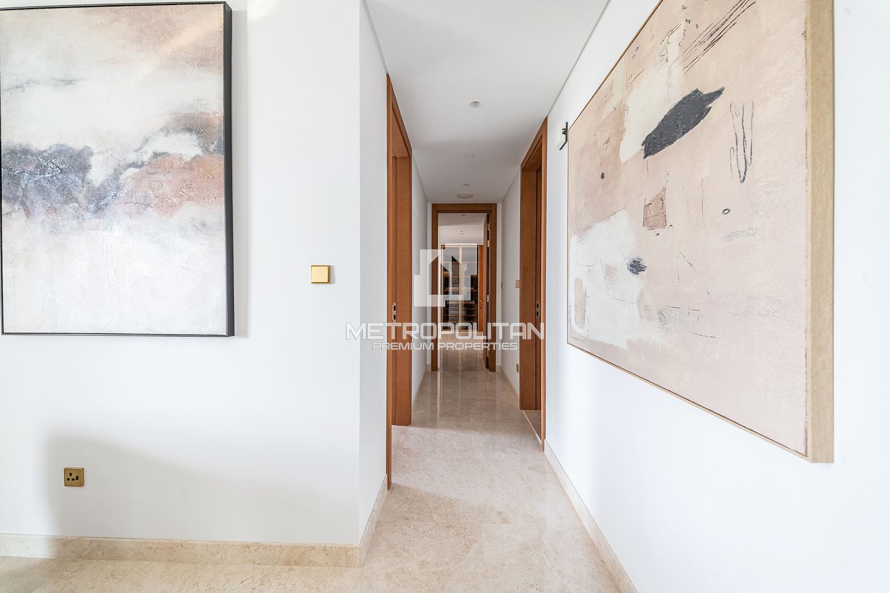 Direct Beach Access| Furnished | Minutes to Mall