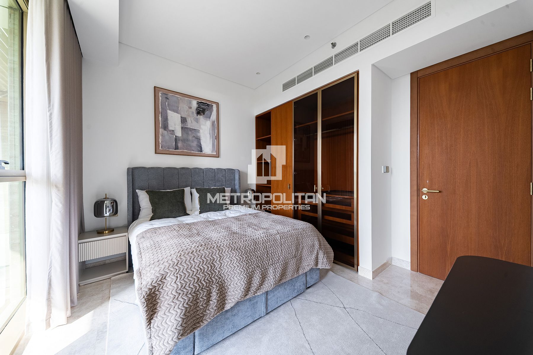 Direct Beach Access| Furnished | Minutes to Mall