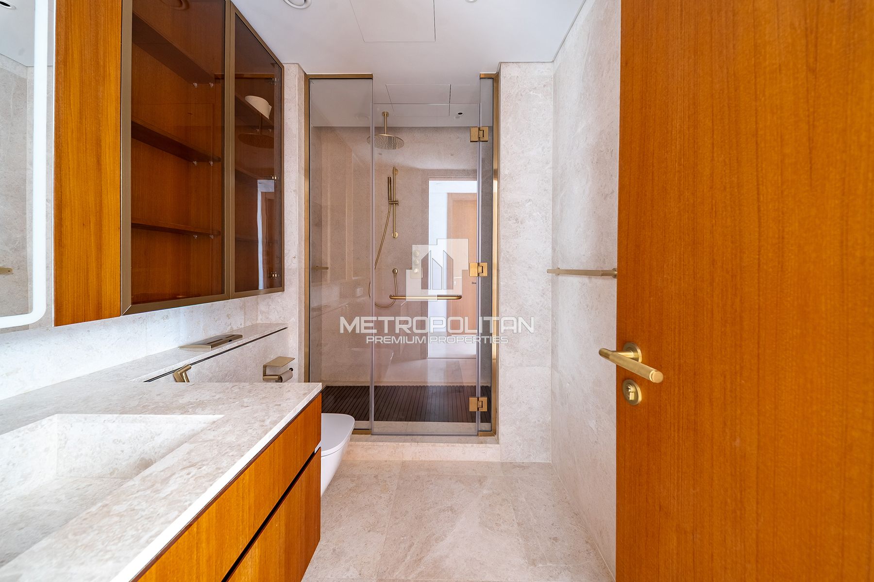 Direct Beach Access| Furnished | Minutes to Mall