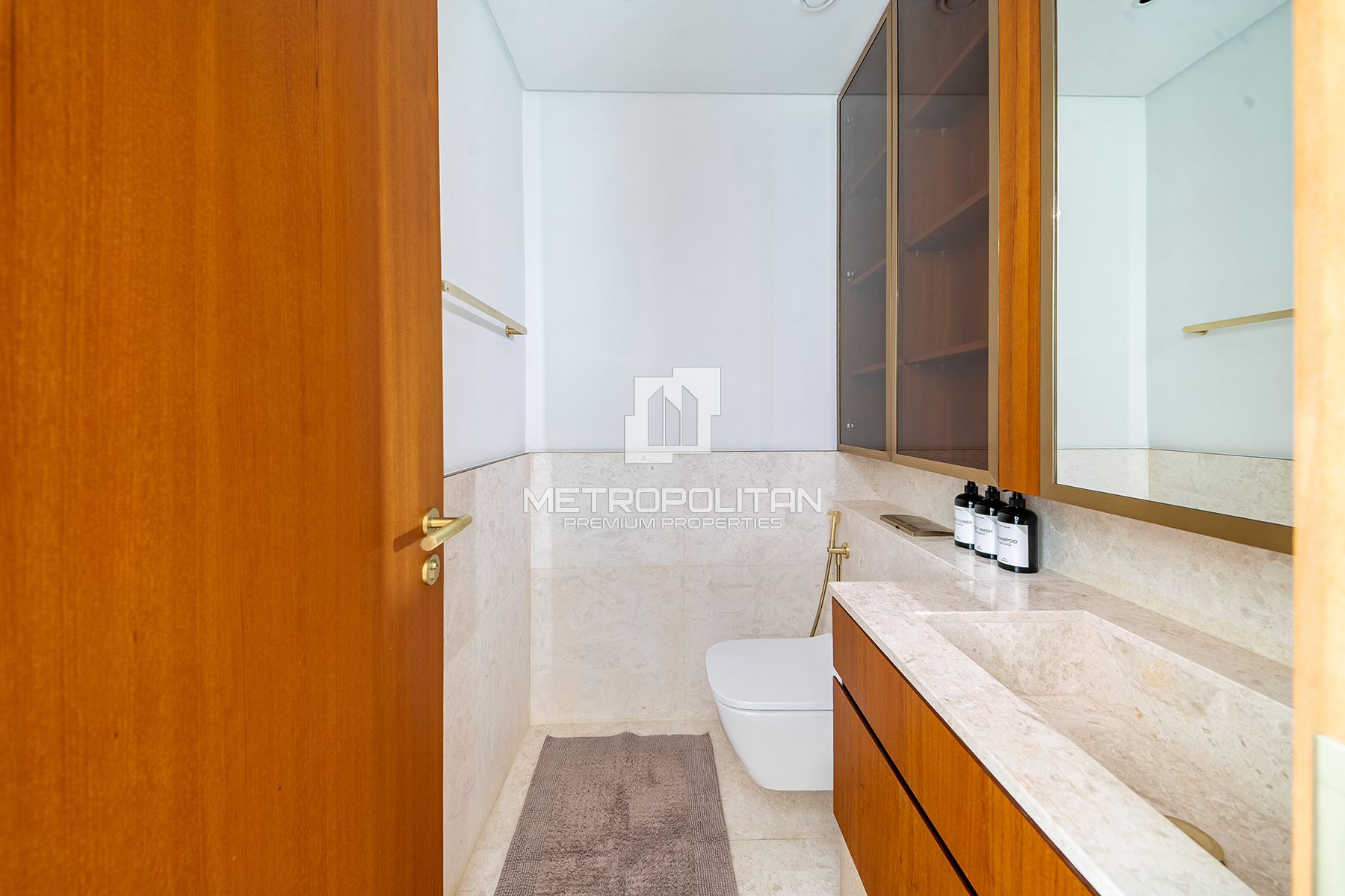 Direct Beach Access| Furnished | Minutes to Mall