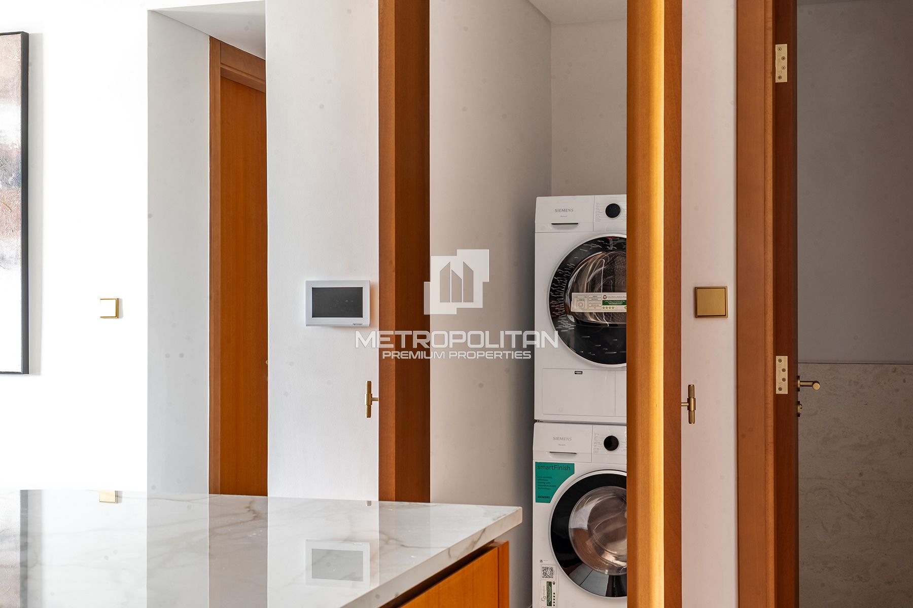 Direct Beach Access| Furnished | Minutes to Mall
