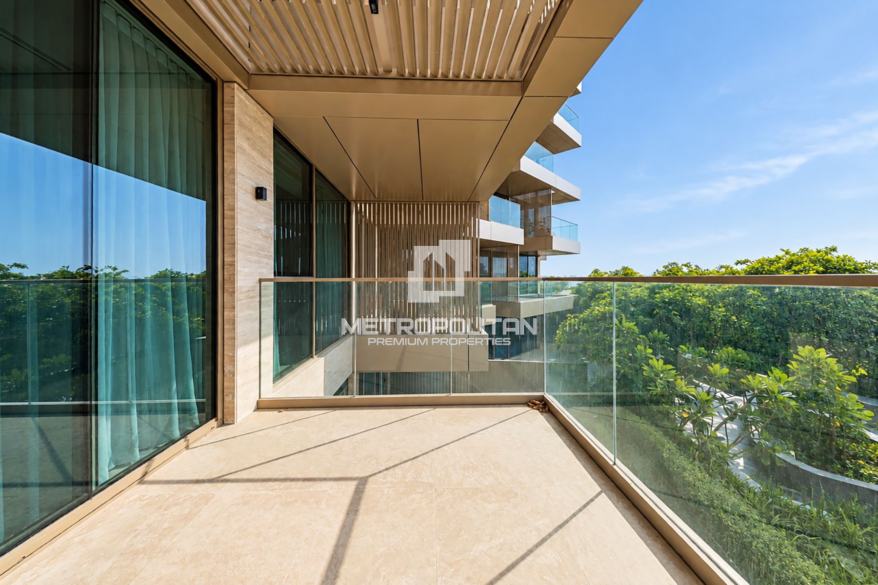 Direct Beach Access| Furnished | Minutes to Mall