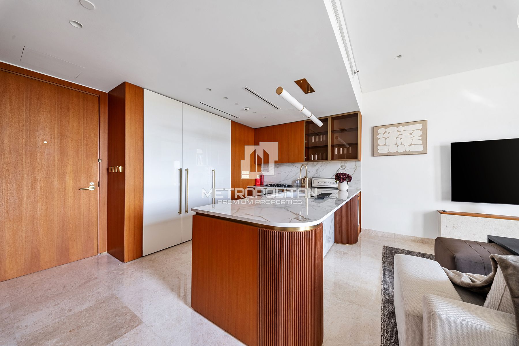 Direct Beach Access| Furnished | Minutes to Mall