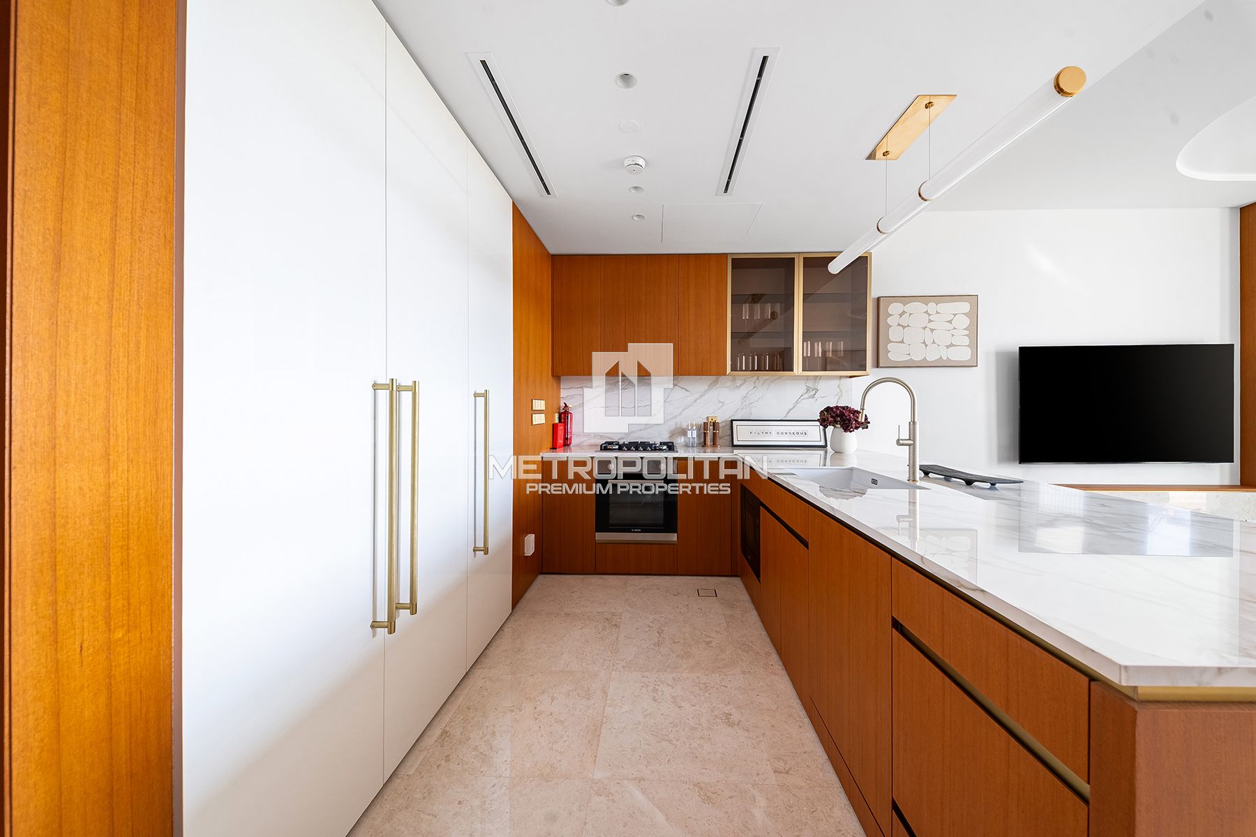 Direct Beach Access| Furnished | Minutes to Mall