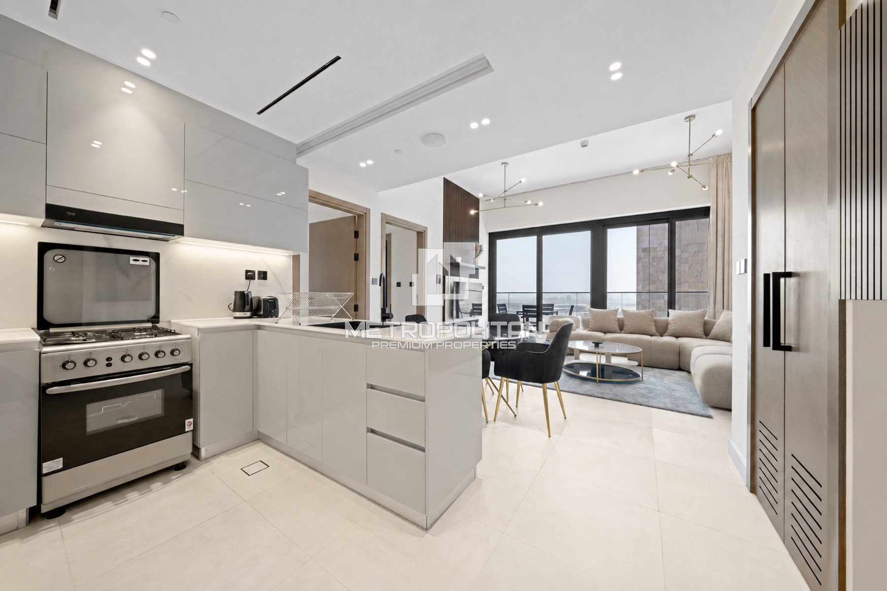 Furnished | Private Jacuzzi | En-Suite| High floor