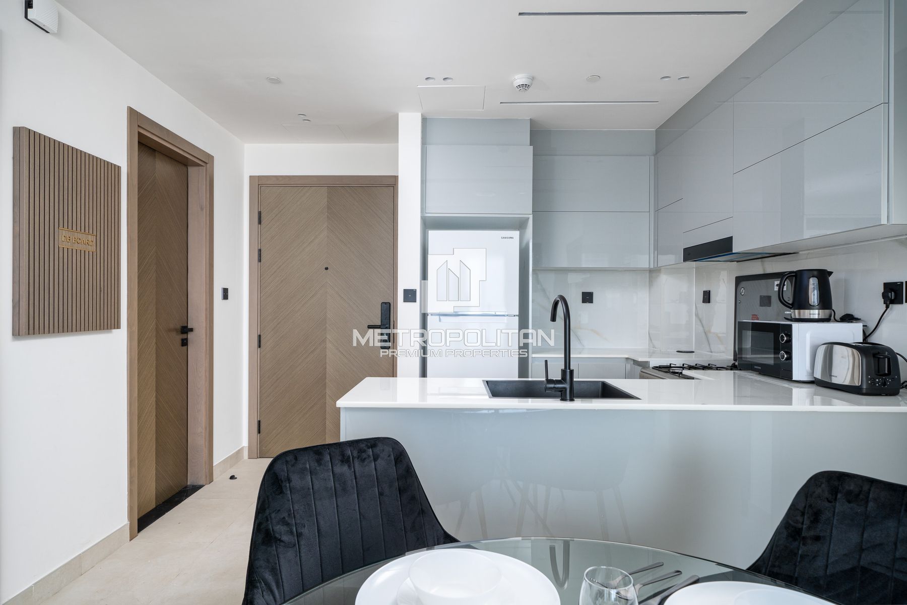 Furnished | Private Jacuzzi | En-Suite| High floor