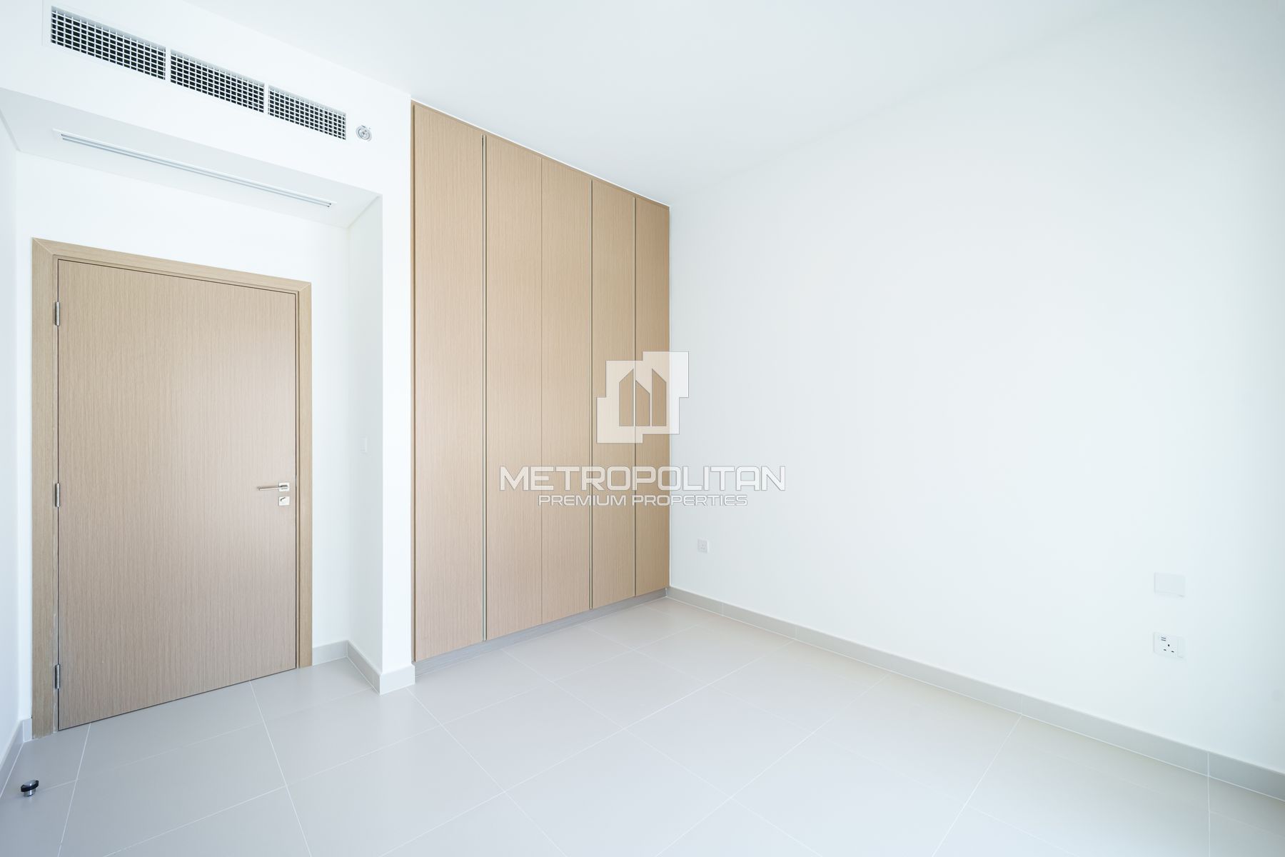 Brand New | Close Hills Mall | Prime Location