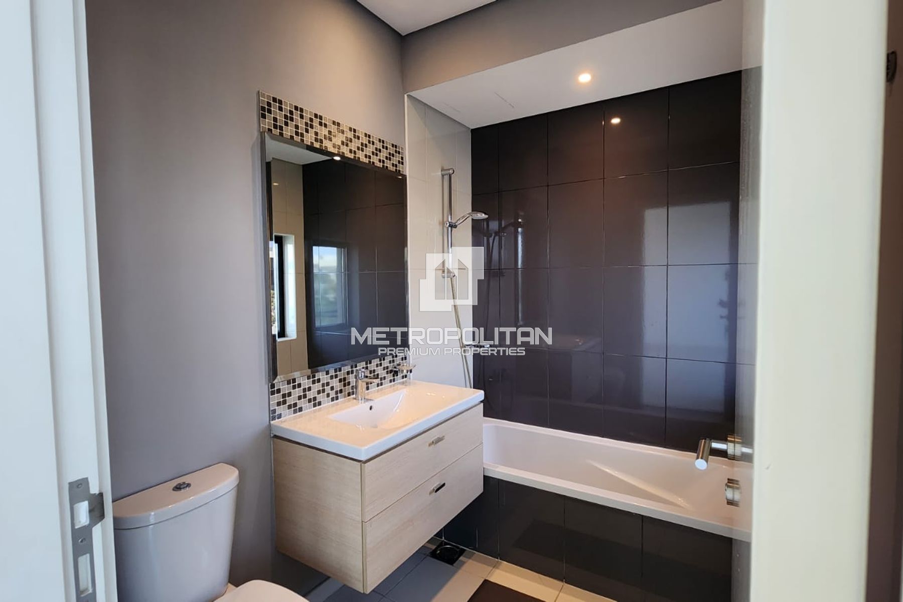 Vacant | Unfurnished | Maids | Golf Community