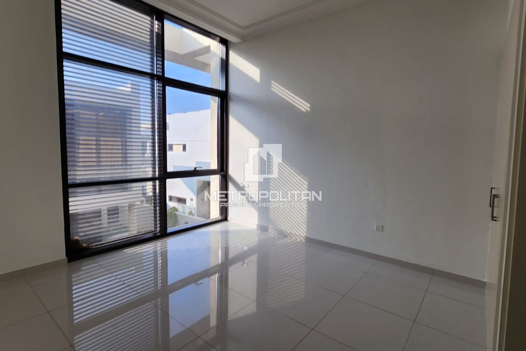 Vacant | Unfurnished | Maids | Golf Community