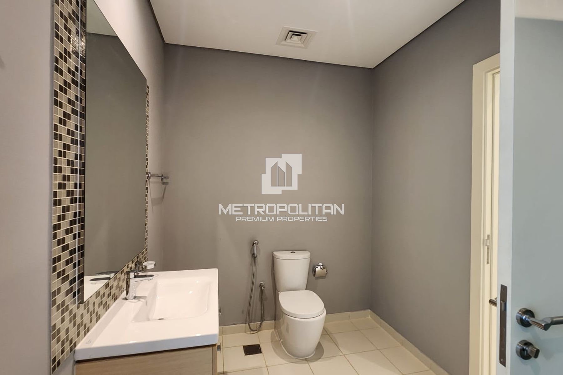 Vacant | Unfurnished | Maids | Golf Community