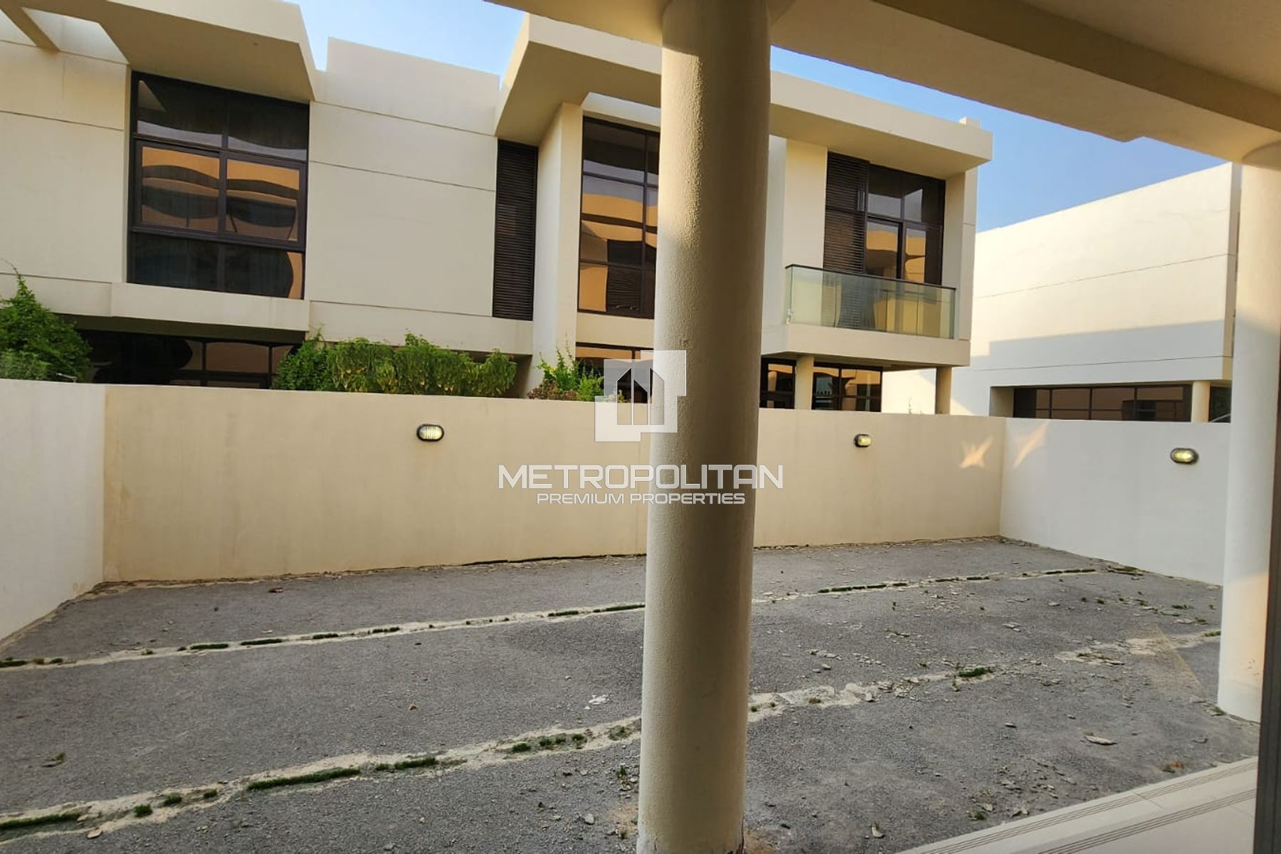 Vacant | Unfurnished | Maids | Golf Community