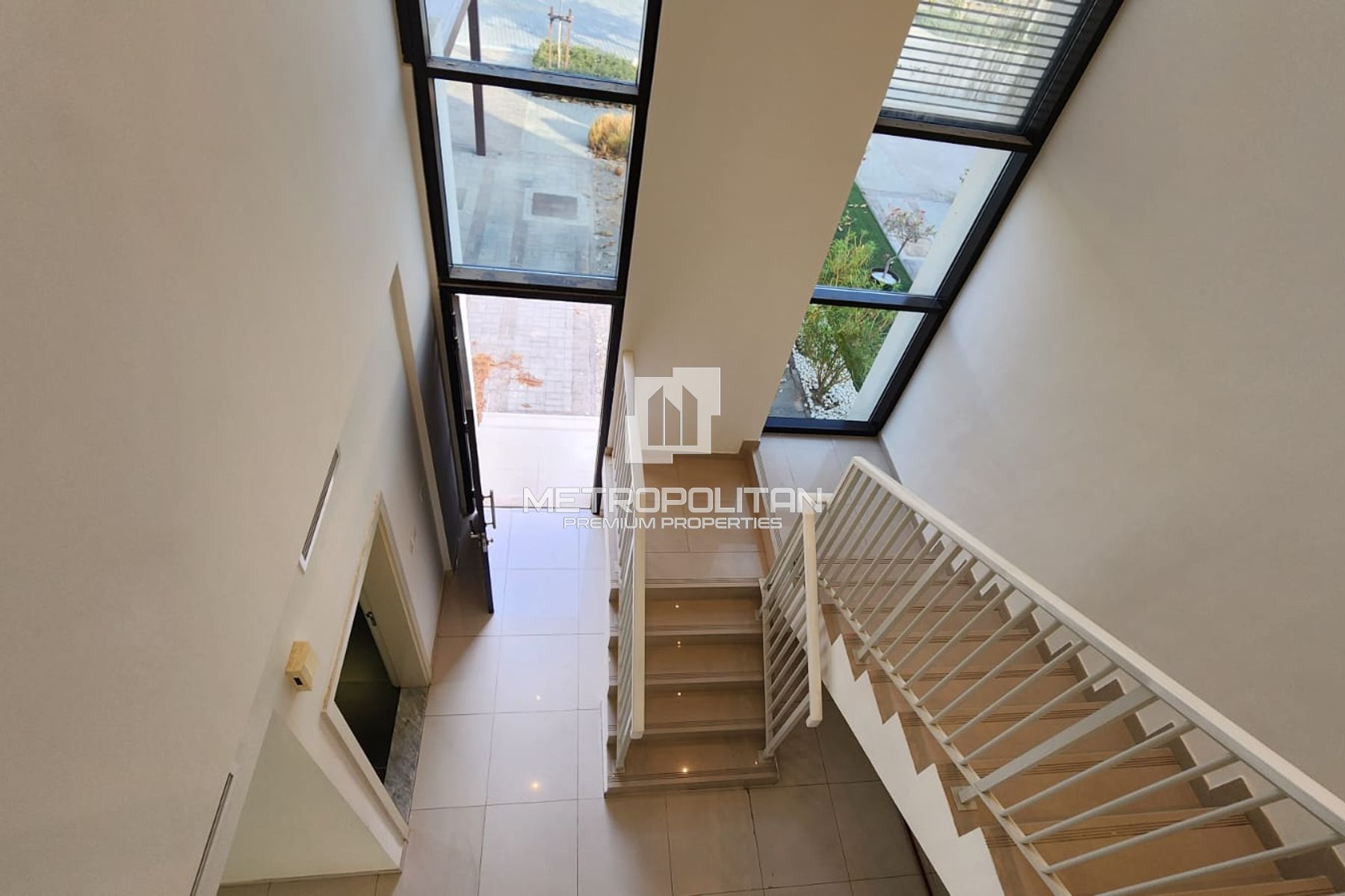 Vacant | Unfurnished | Maids | Golf Community