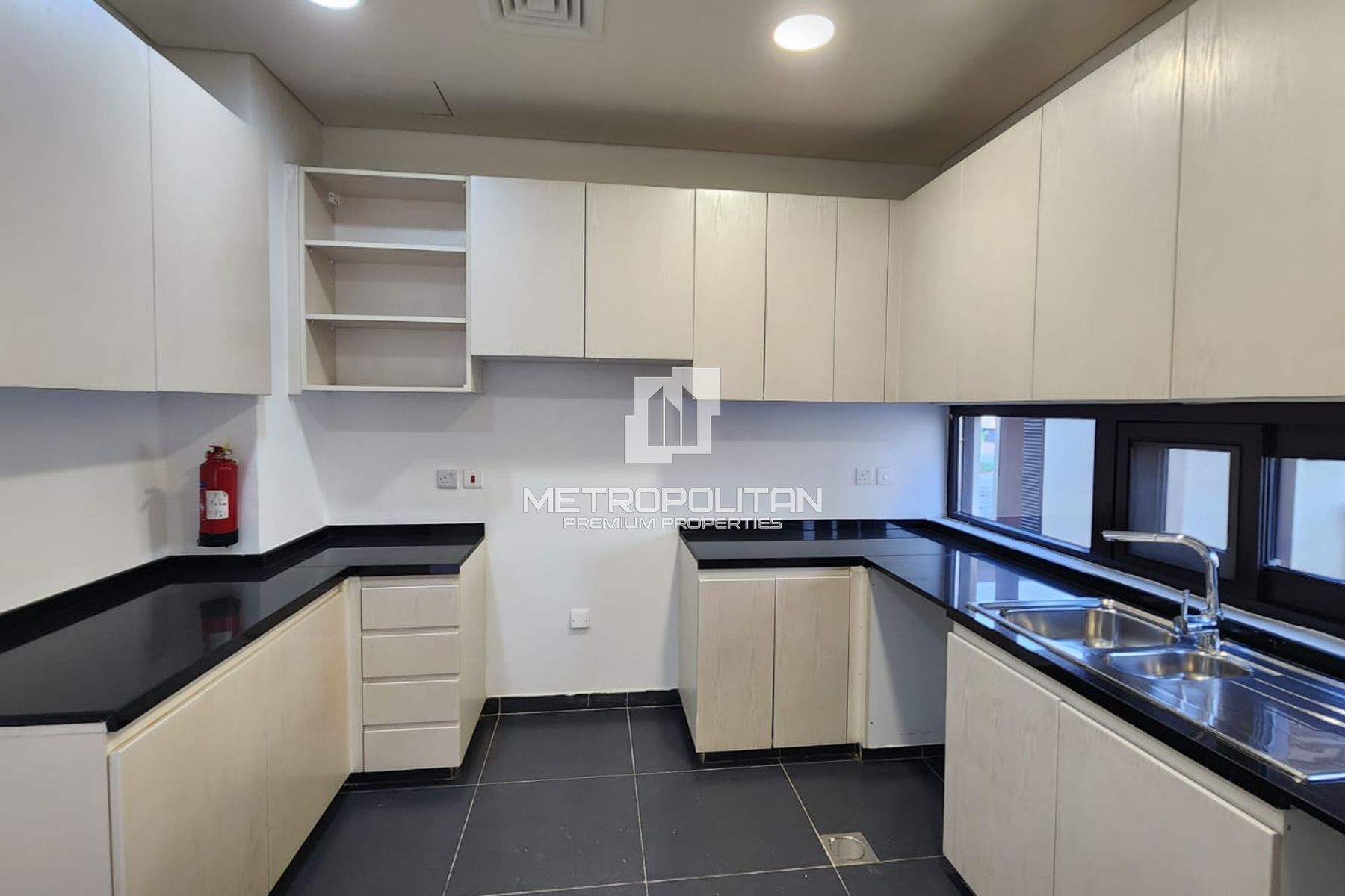 Vacant | Unfurnished | Maids | Golf Community