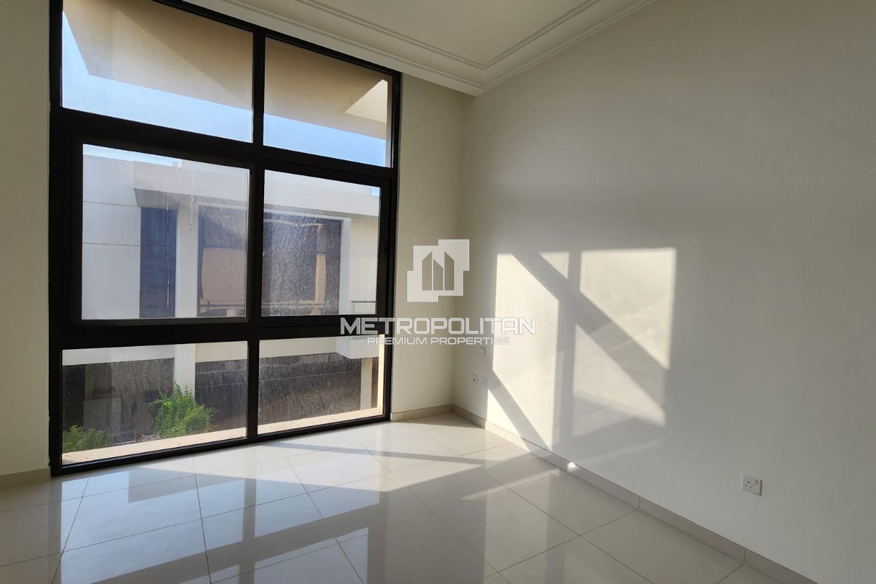 Vacant | Unfurnished | Maids | Golf Community