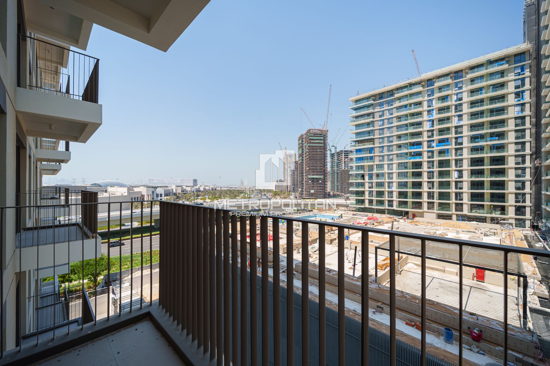 Brand New | Close Hills Mall | Prime Location