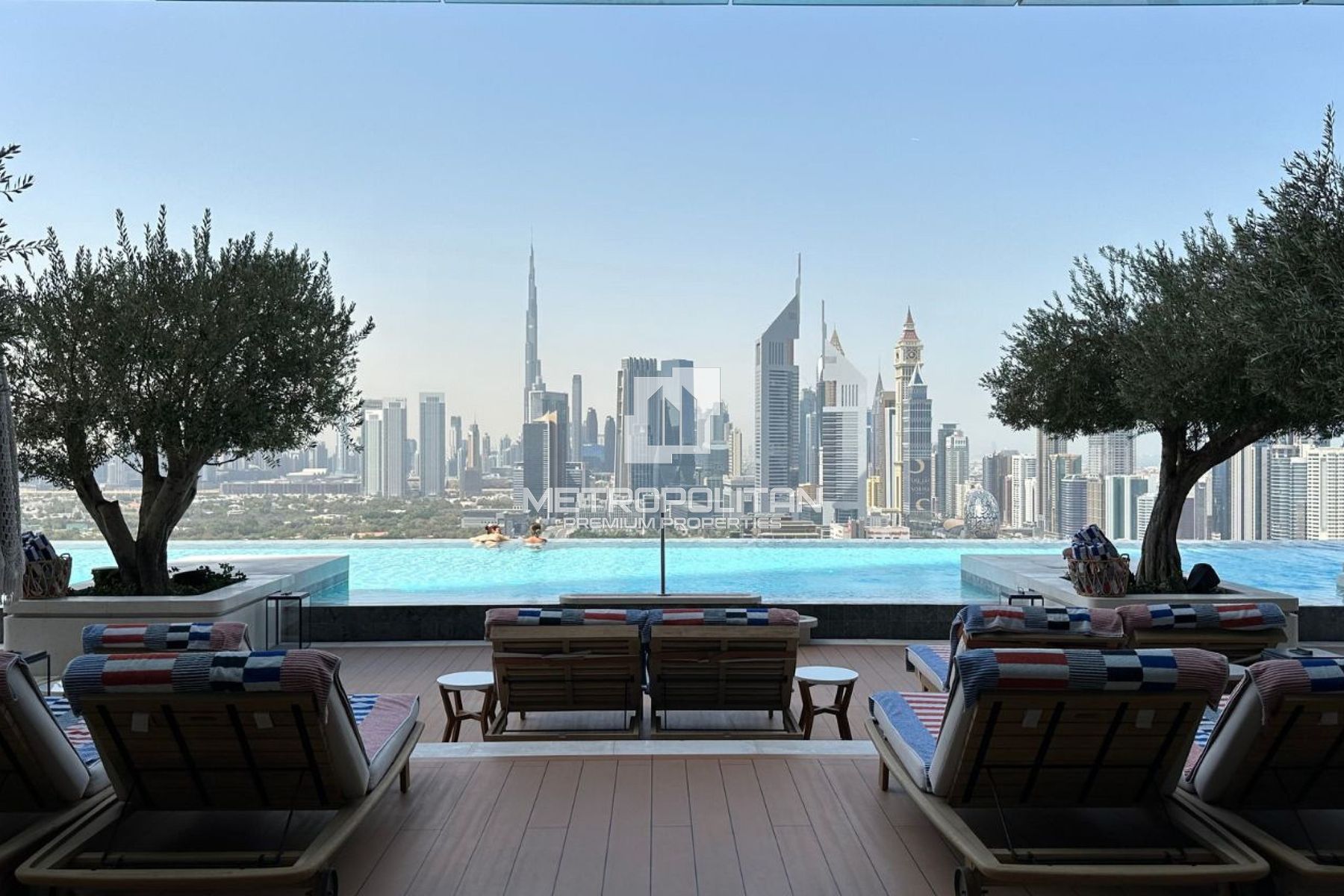 Luxury & Italian Furnishing | Skyline View |Vacant