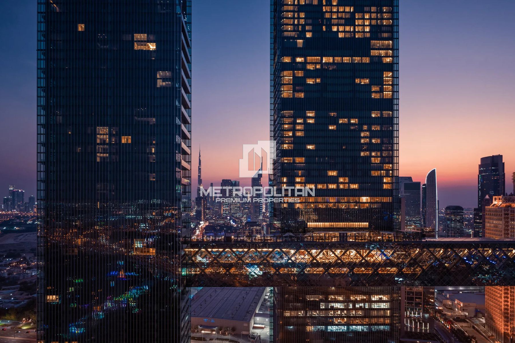 Luxury & Italian Furnishing | Skyline View |Vacant