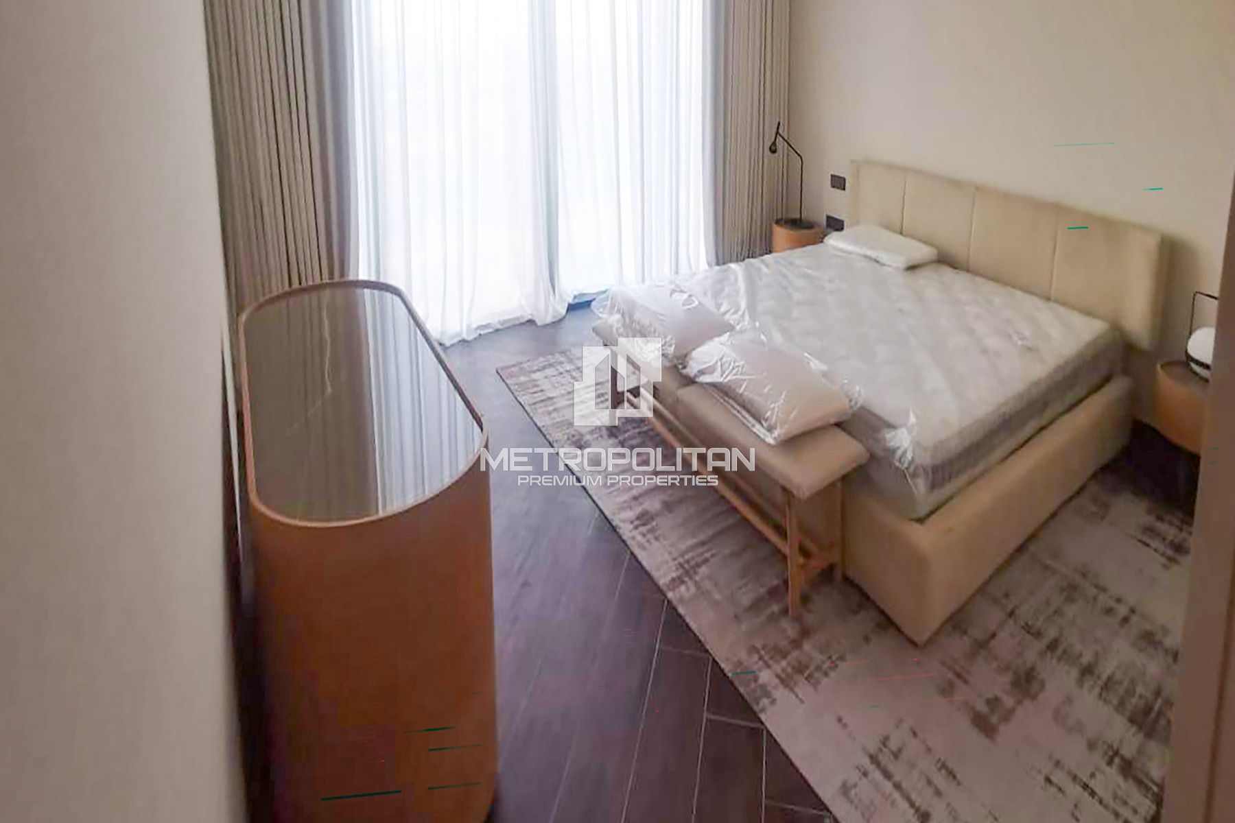 Luxury & Italian Furnishing | Skyline View |Vacant