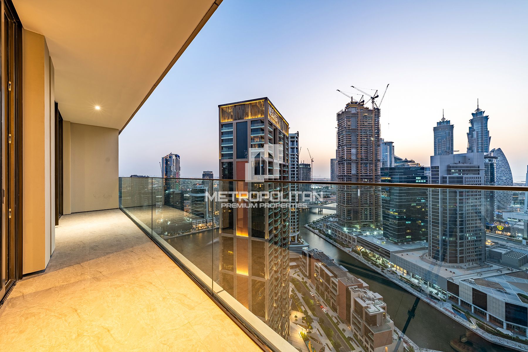 Снять квартиру в Peninsula Four, Business Bay - MPR-11317