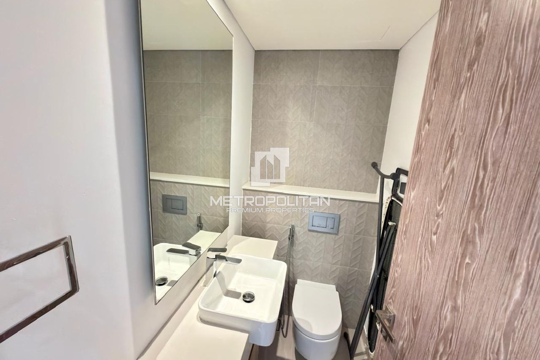 Fully Furnished | Vacant | Community View