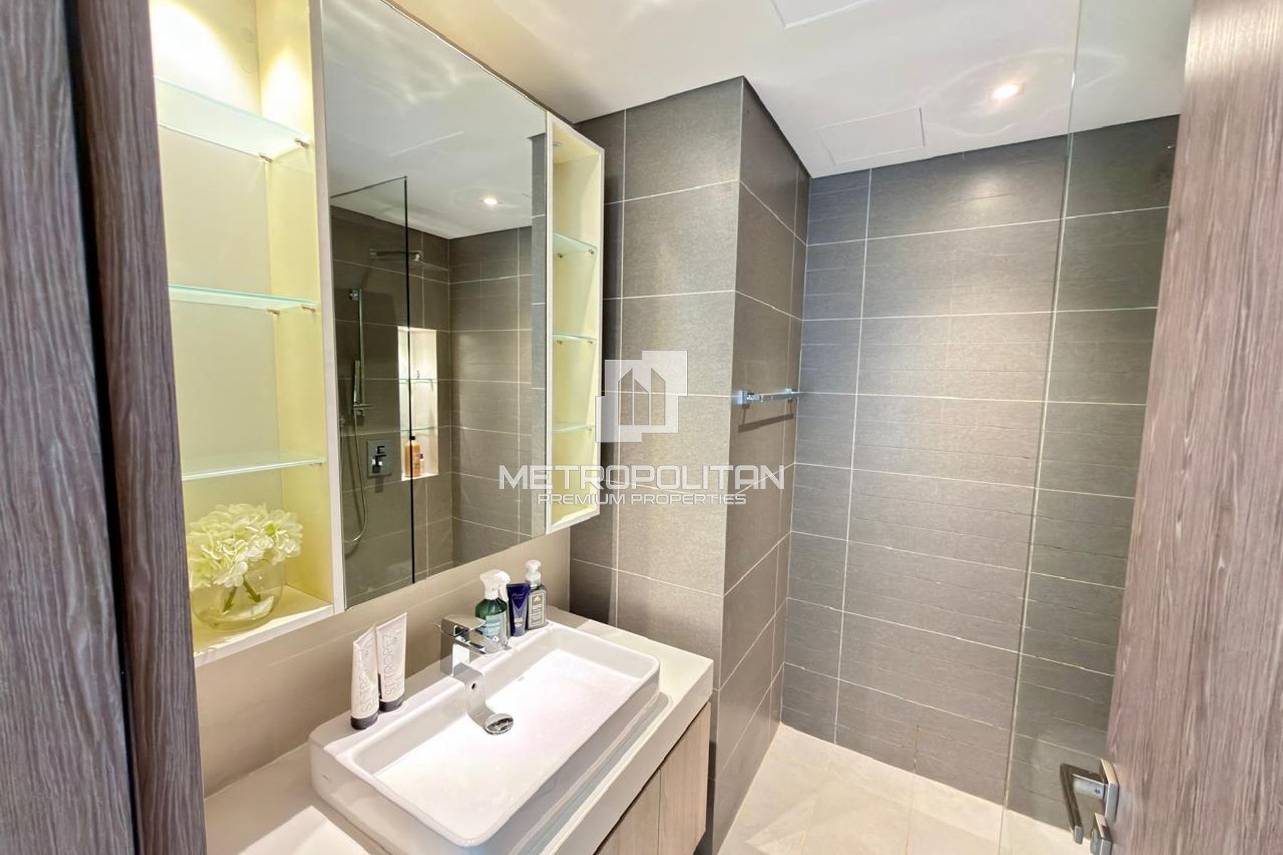 Fully Furnished | Vacant | Community View