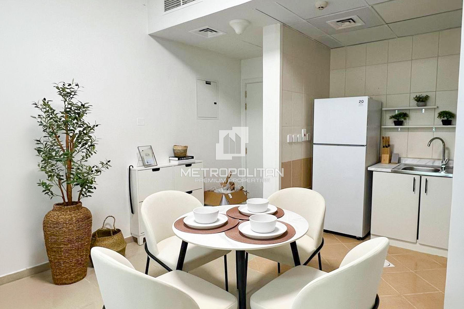 Fully Furnished | Lake View | High Floor
