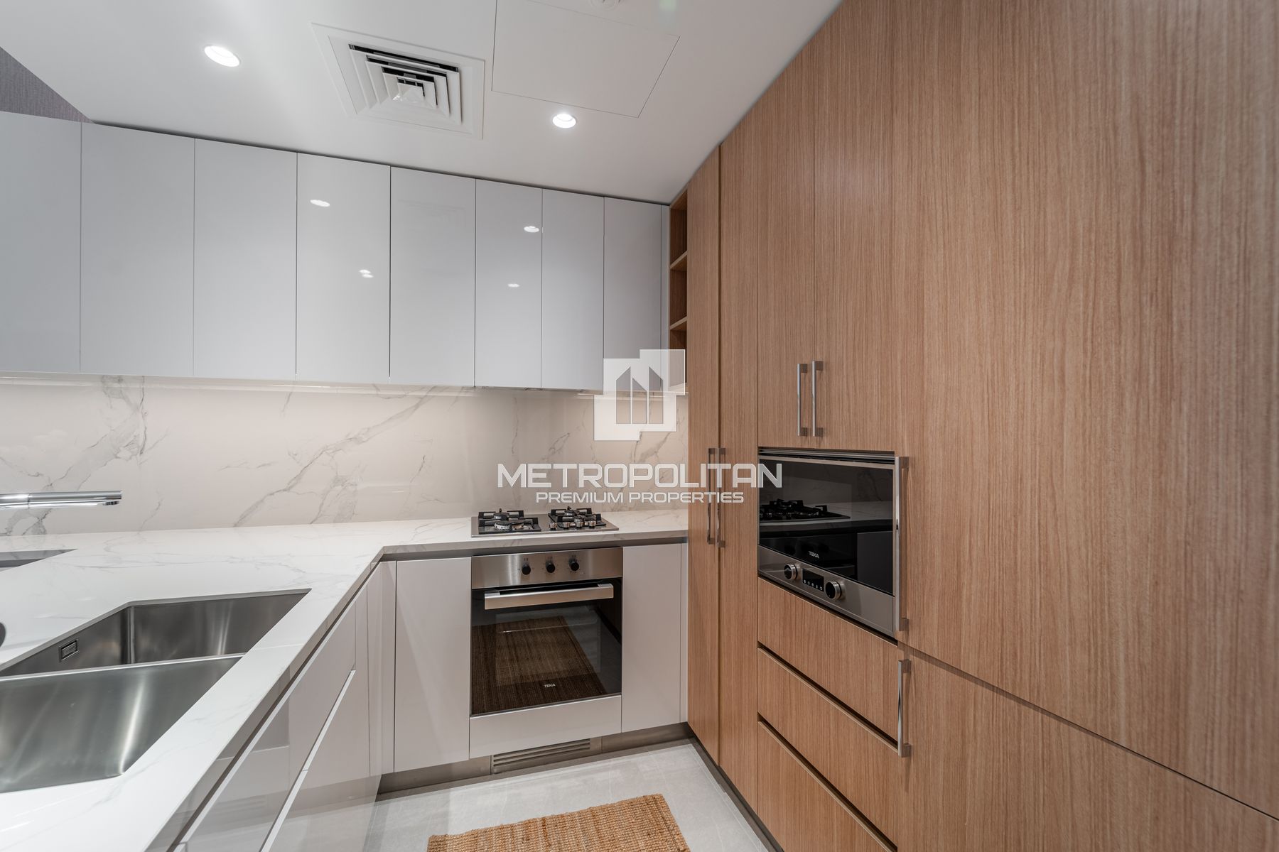 Brand New Apartment  | Modern Living | Pool View