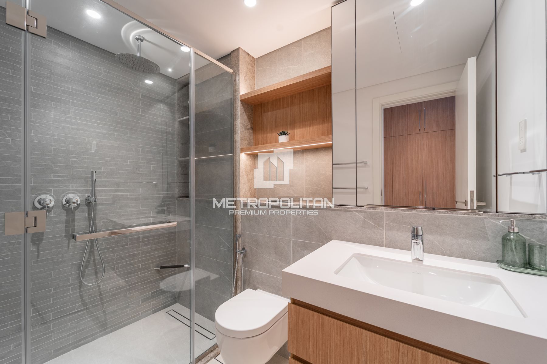 Brand New Apartment  | Modern Living | Pool View