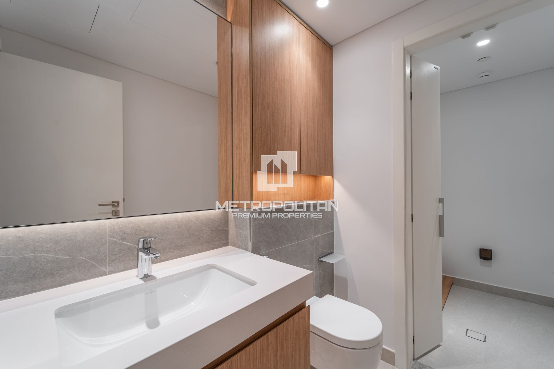 Brand New Apartment  | Modern Living | Pool View