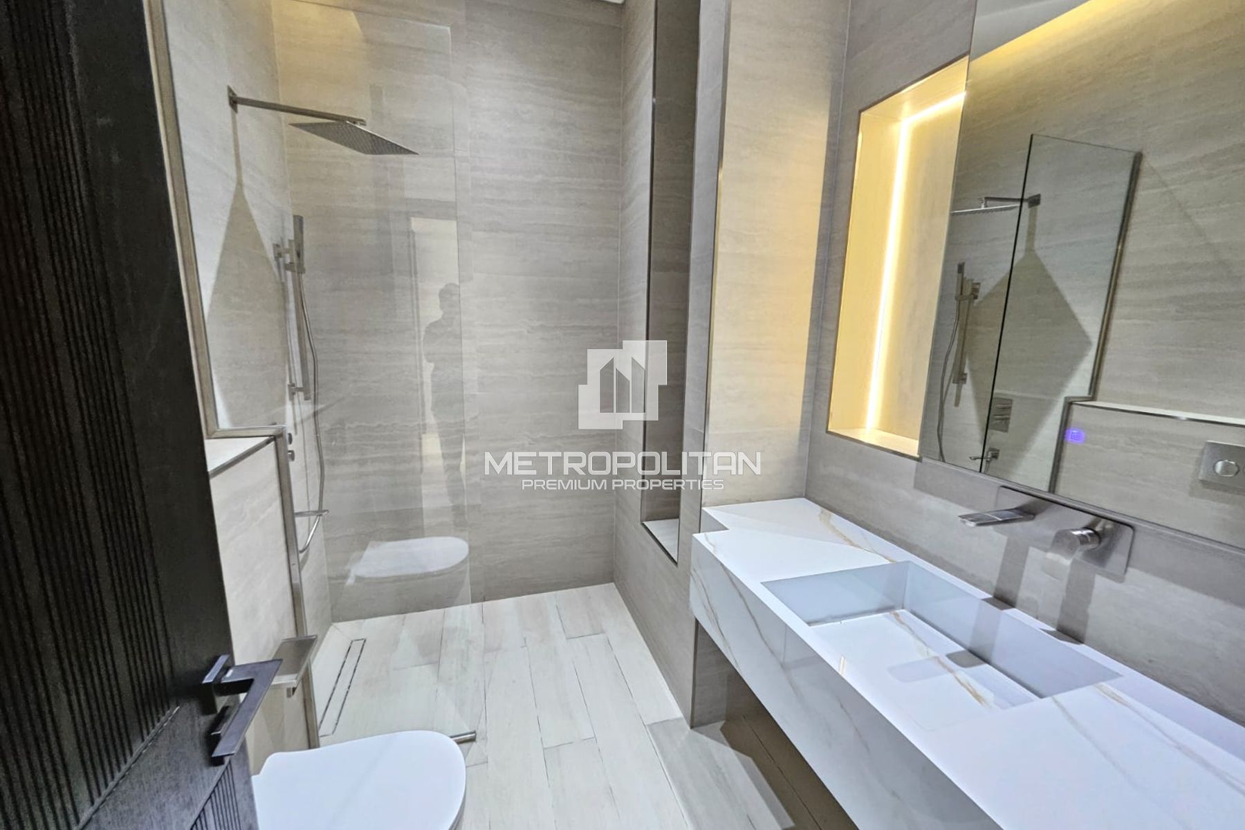 Elegant 6BR Villa with Maid’s Room | Large Plot