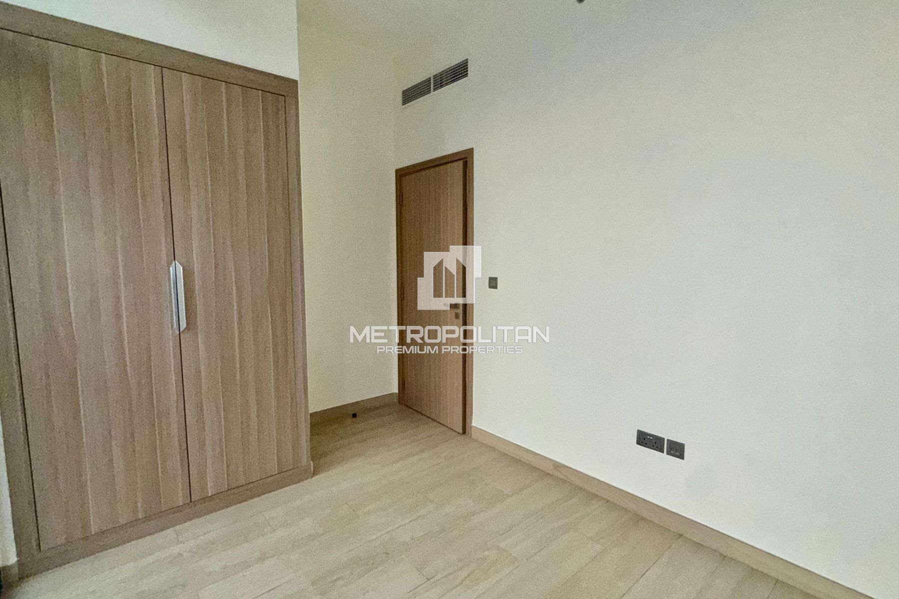 Ready to Move in | Pool View | Semi Furnished