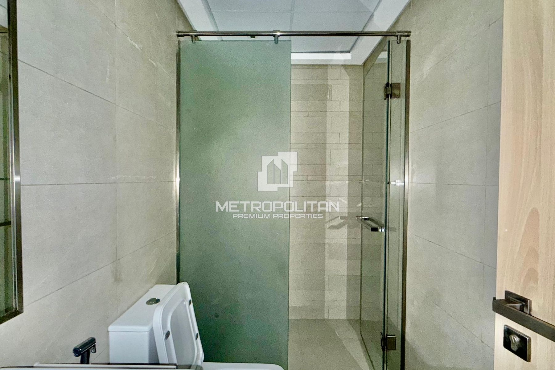 Ready to Move in | Pool View | Semi Furnished