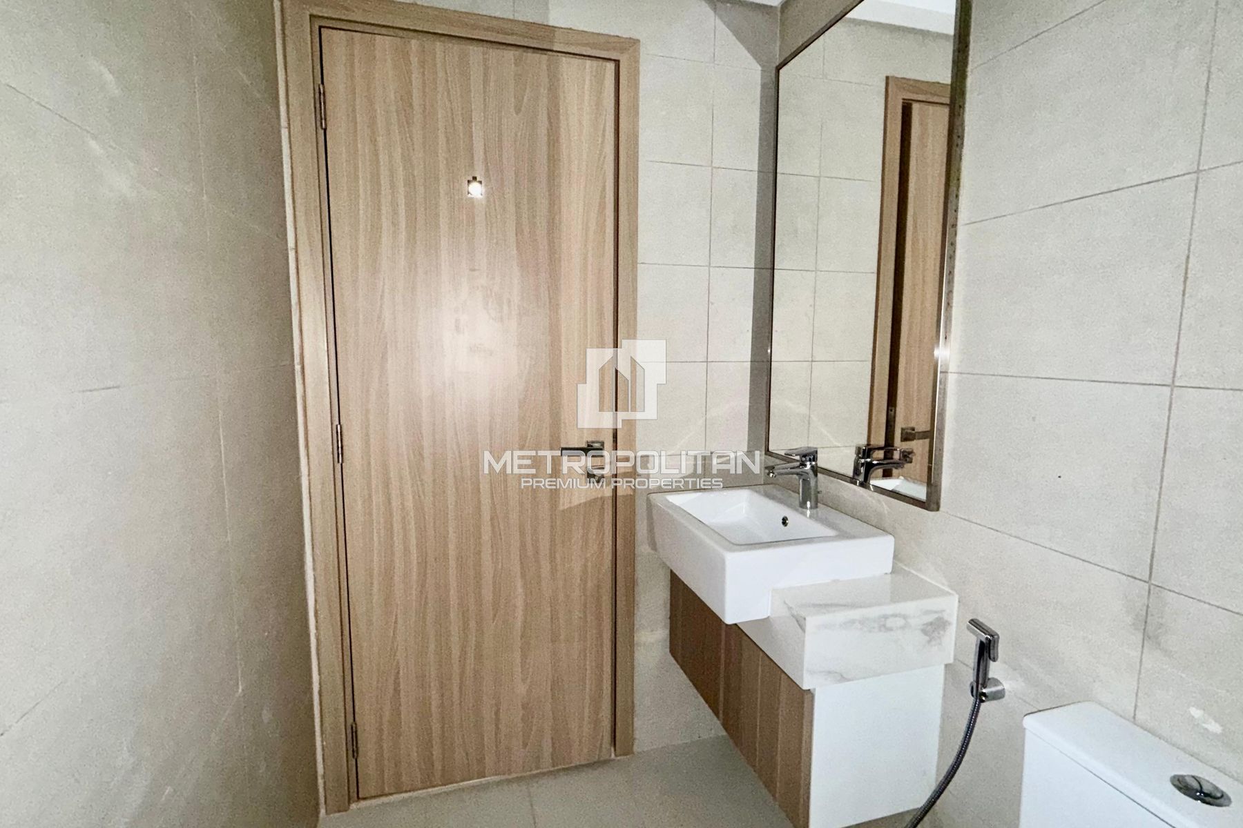 Ready to Move in | Pool View | Semi Furnished