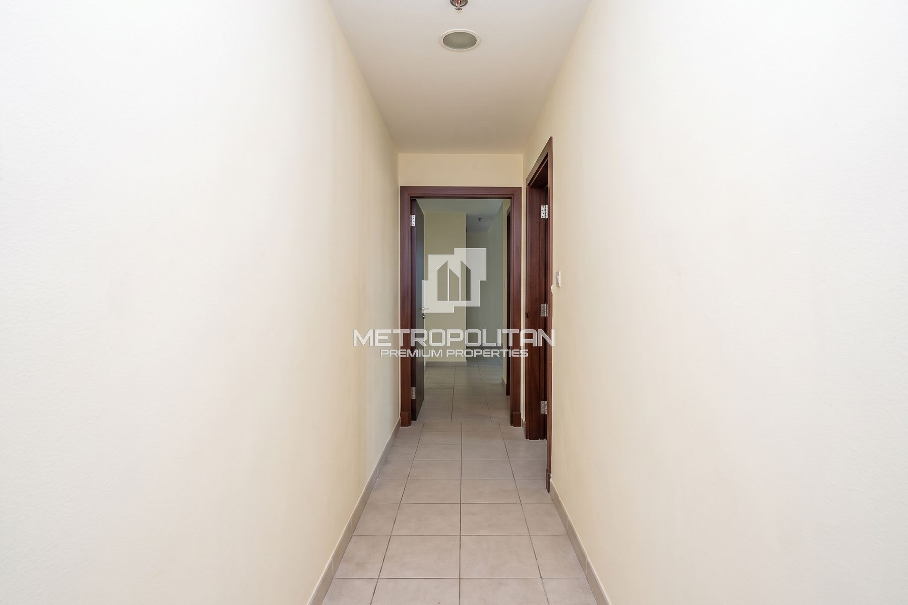 Mid-Floor | Multiple Cheques | Partial Palm View