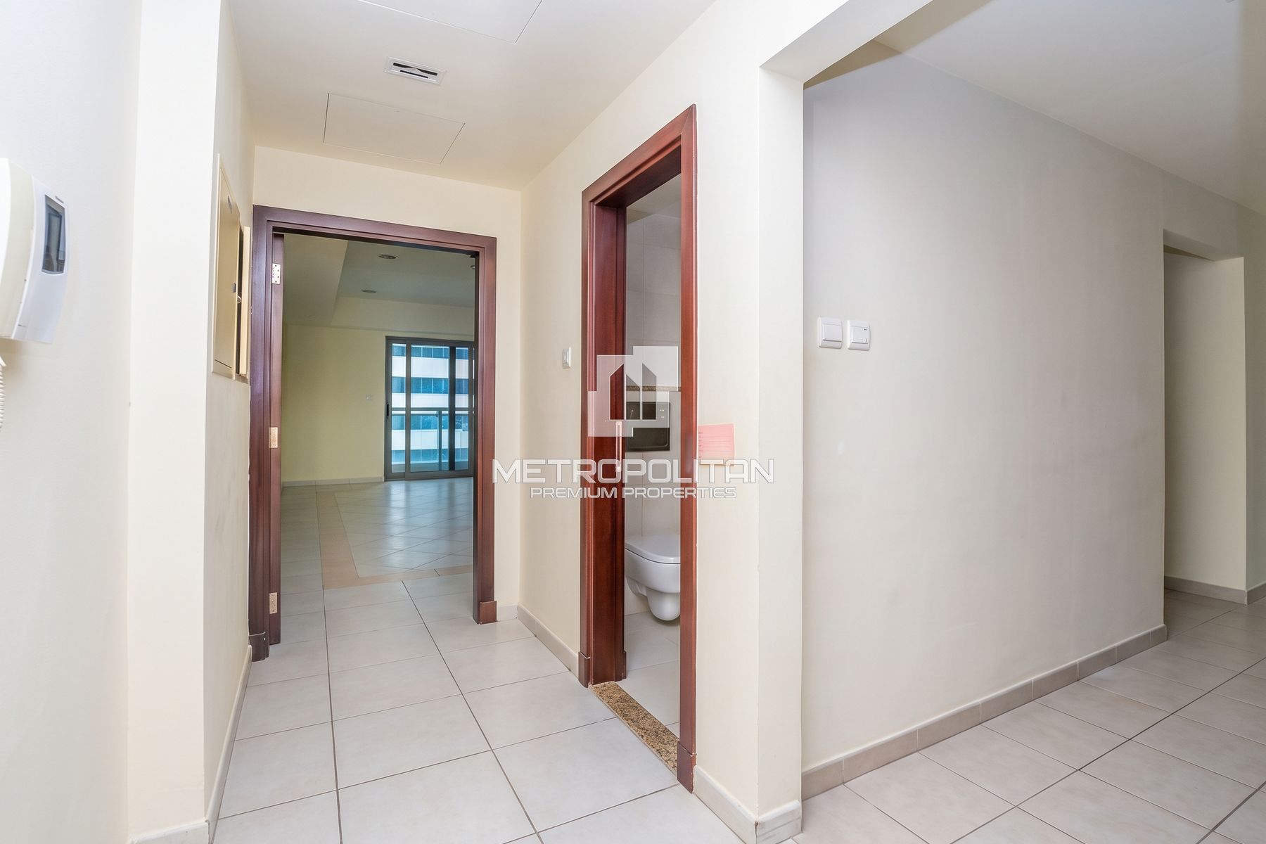 Mid-Floor | Multiple Cheques | Partial Palm View