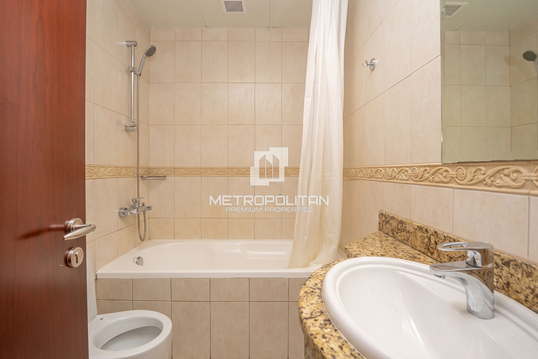 Mid-Floor | Multiple Cheques | Partial Palm View