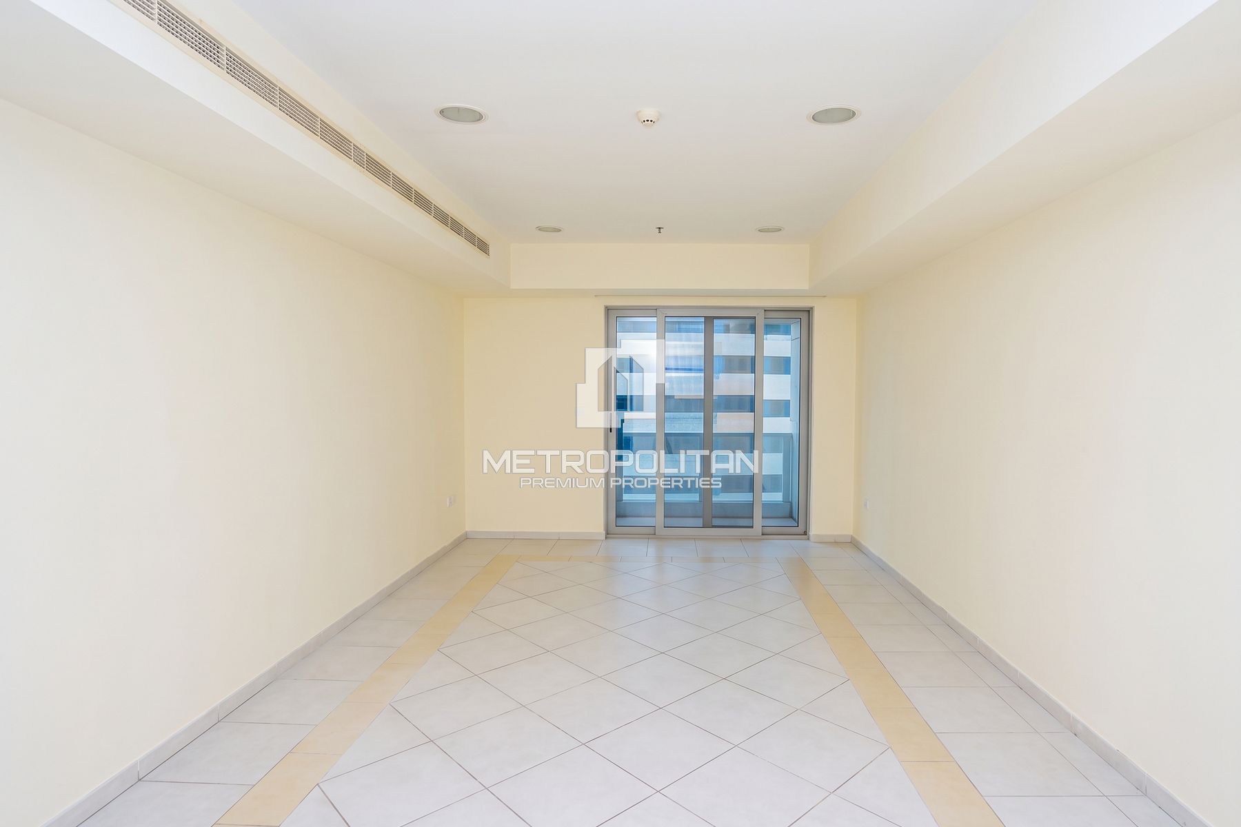 Mid-Floor | Multiple Cheques | Partial Palm View