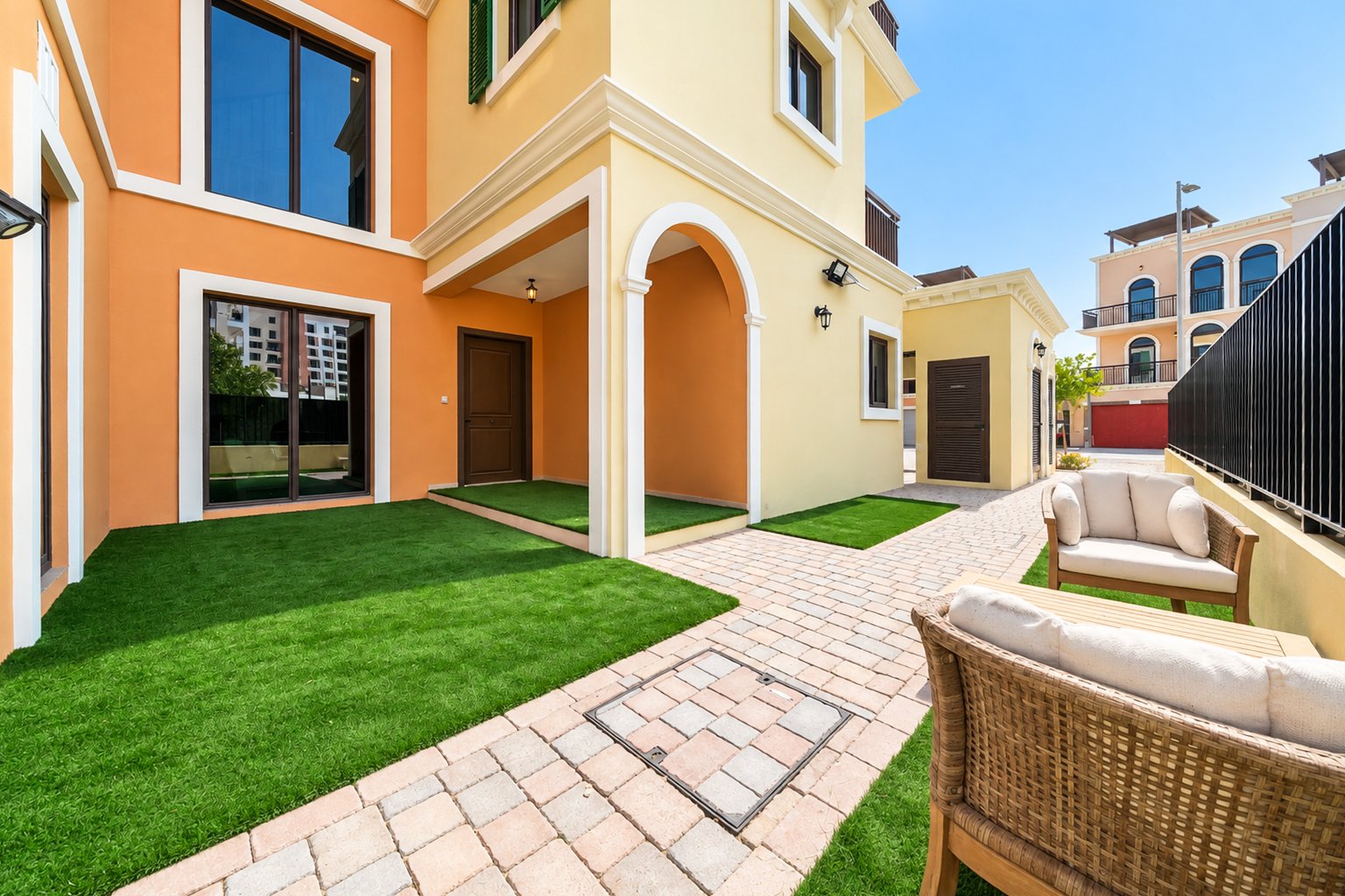 Fully Furnished | 5 BR Villa | Private Garden
