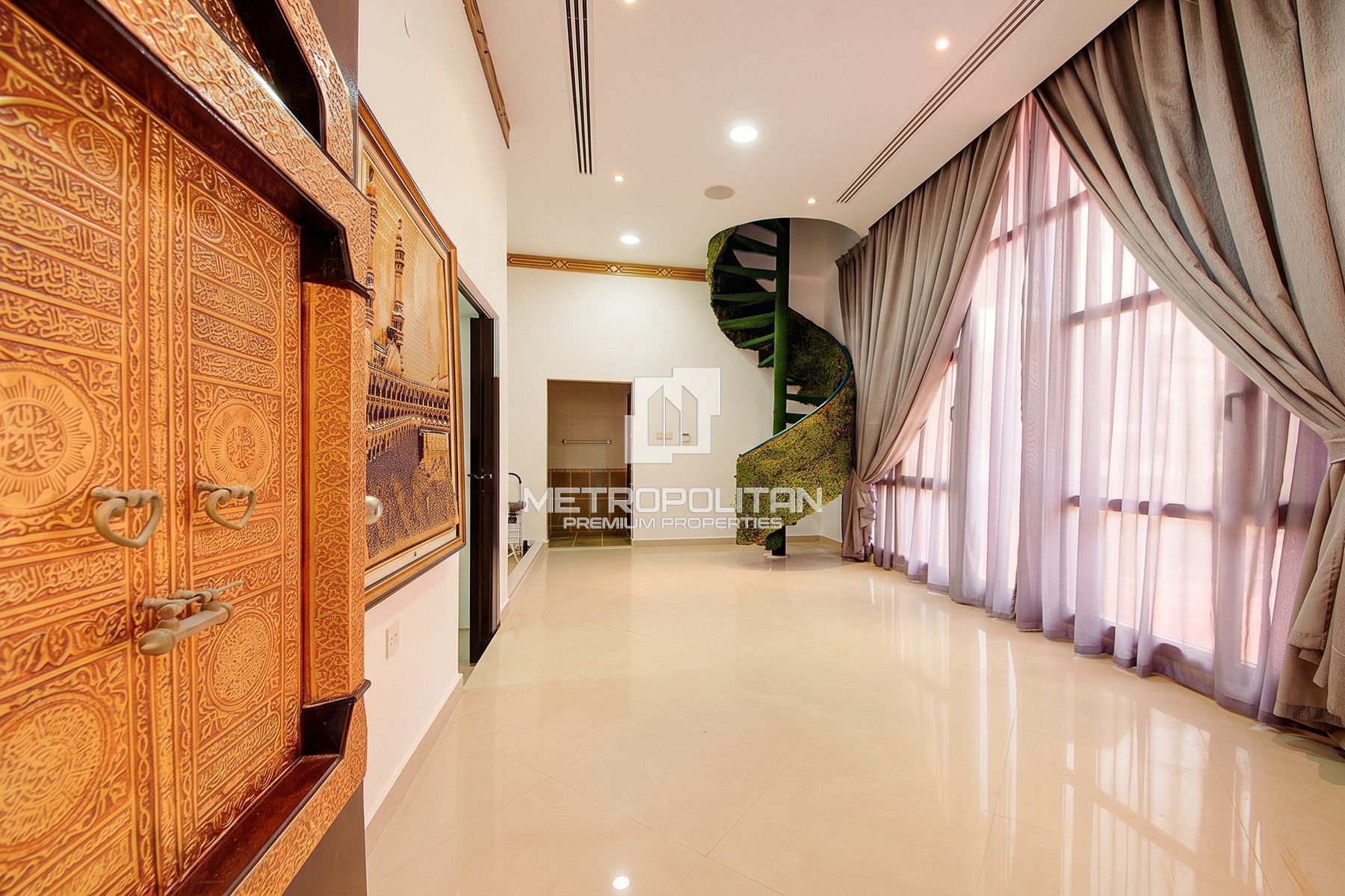 Grand Mansion | Massive Plot | Furnished
