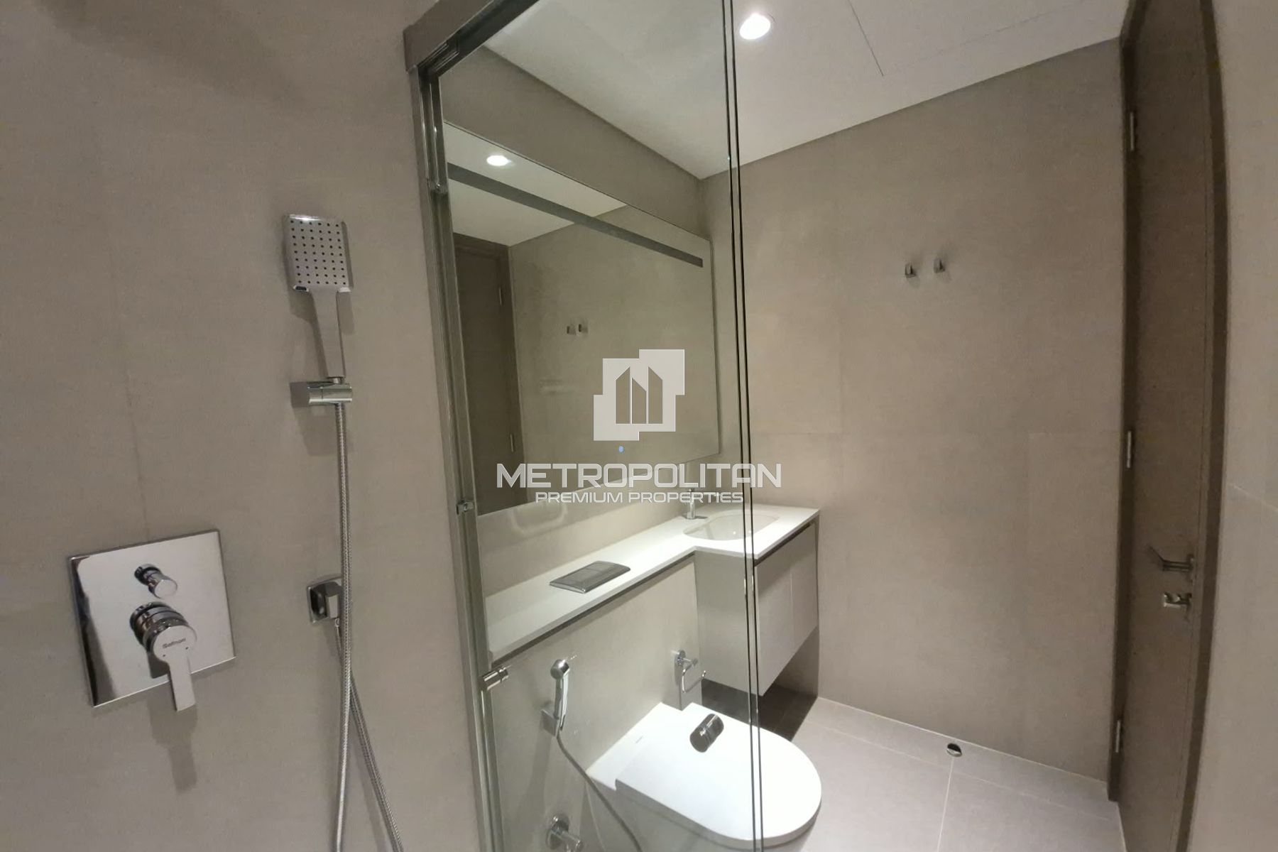 Spacious |High Floor | Unfurnished |Ready To Move