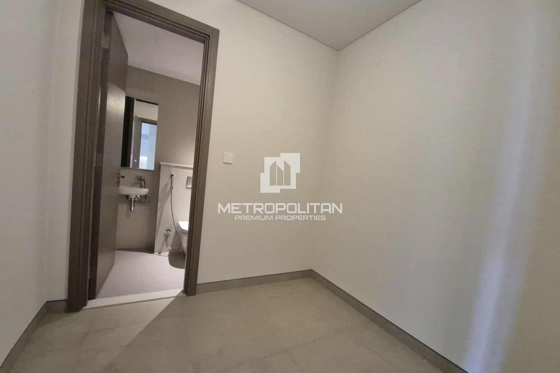 Spacious |High Floor | Unfurnished |Ready To Move