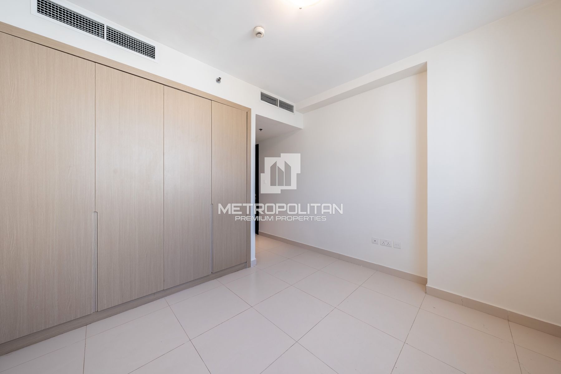 Multiple Units | Prime Hub | Closed kitchen