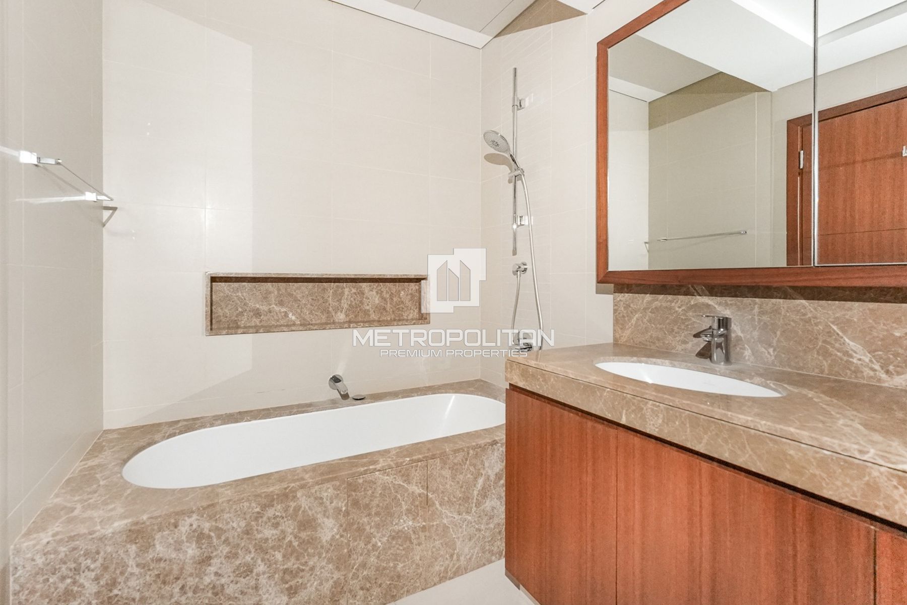 Golf Course View | Unfurnished | Vacant now