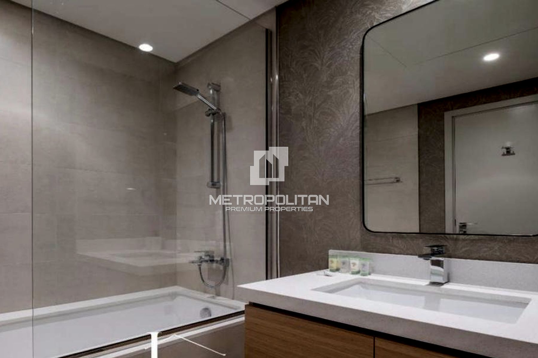 Fully Furnished | Creek Crescent | Water Views