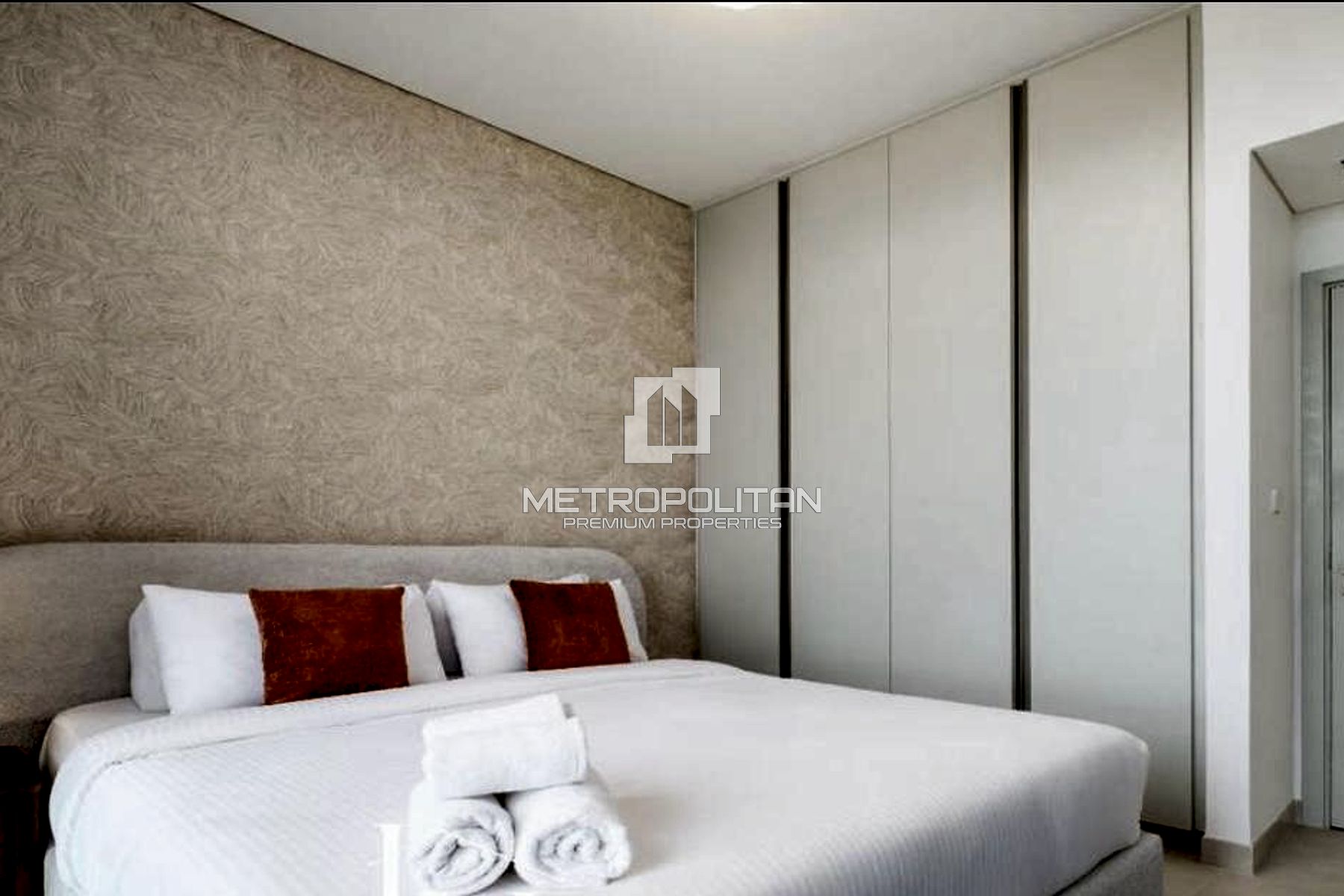 Fully Furnished | Creek Crescent | Water Views