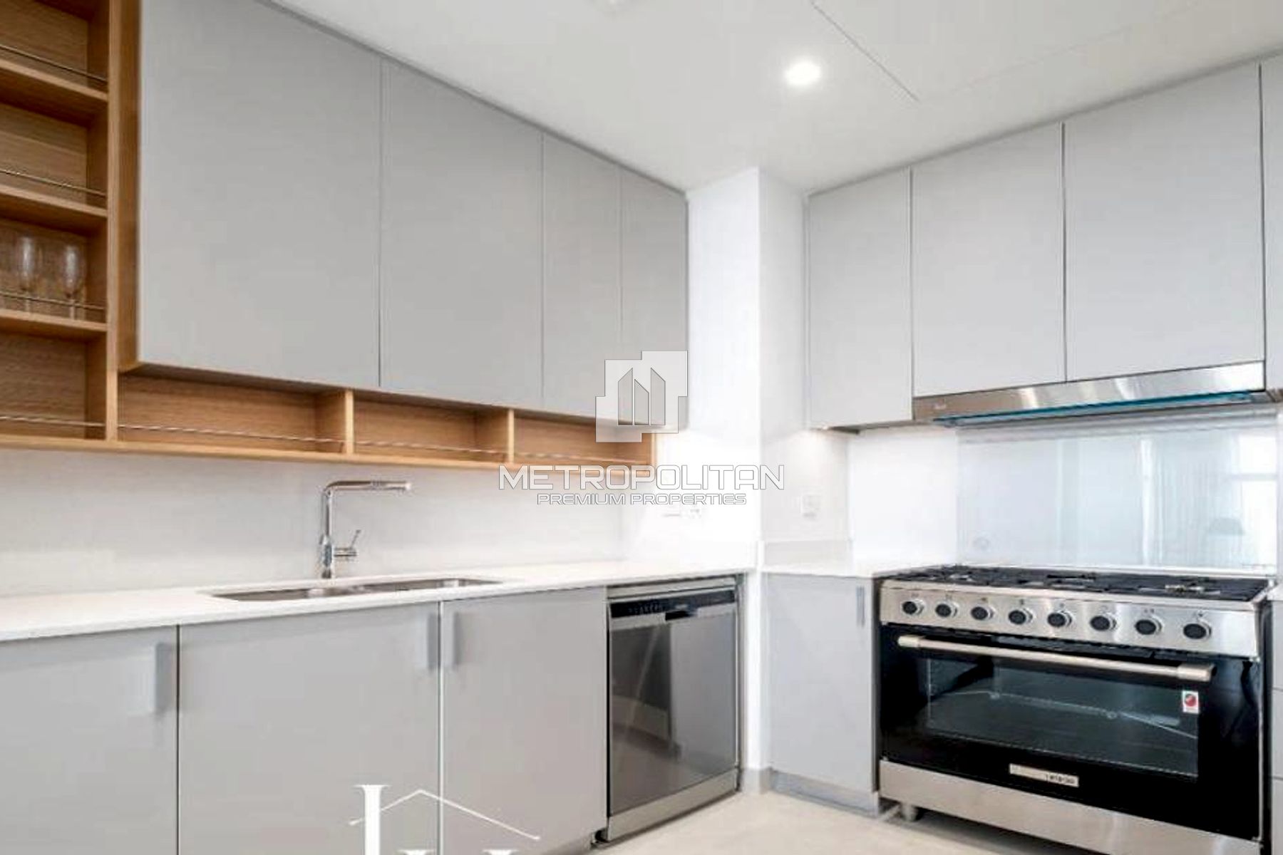 Fully Furnished | Creek Crescent | Water Views