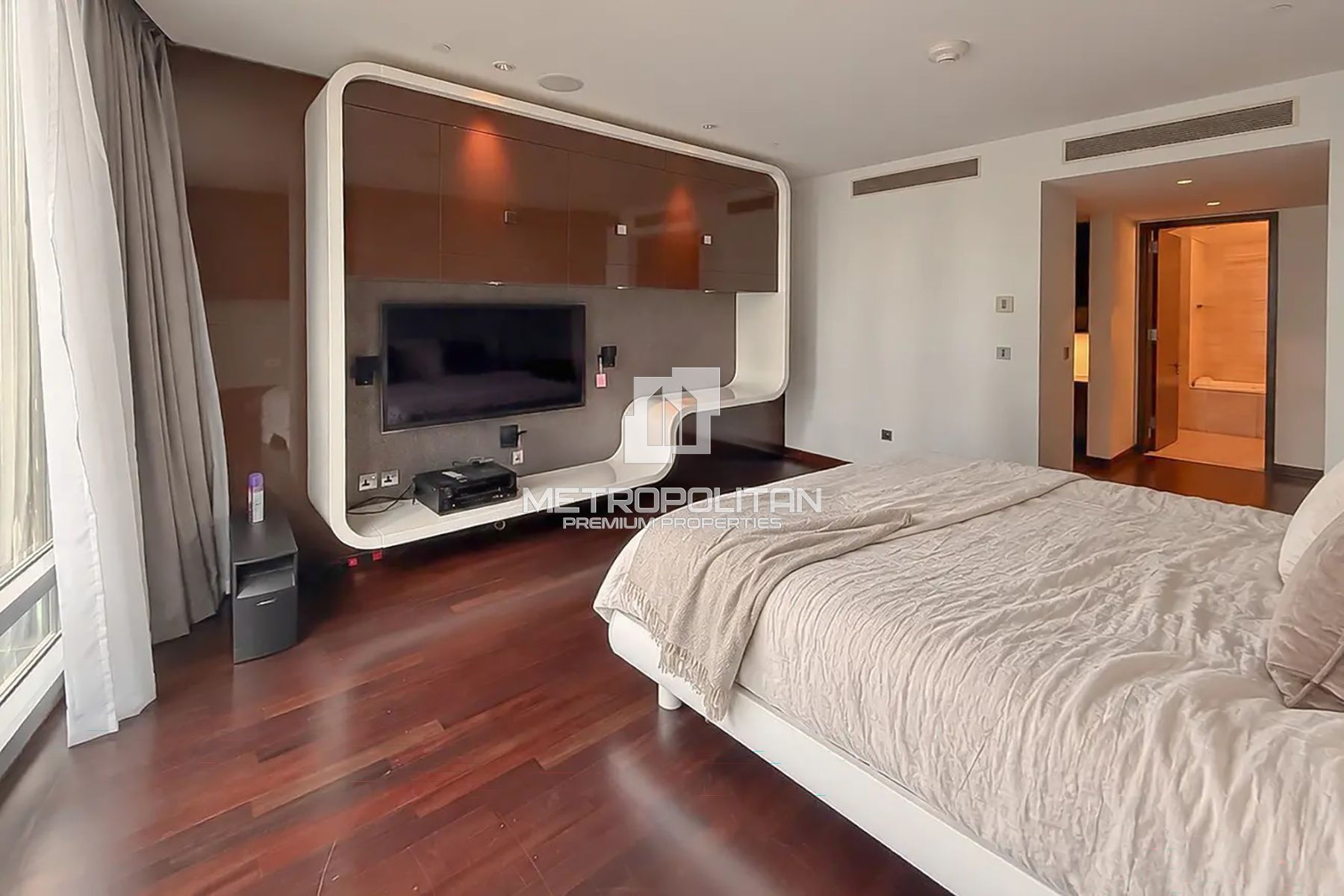 Lake & Opera View | Spacious | Fully Furnished