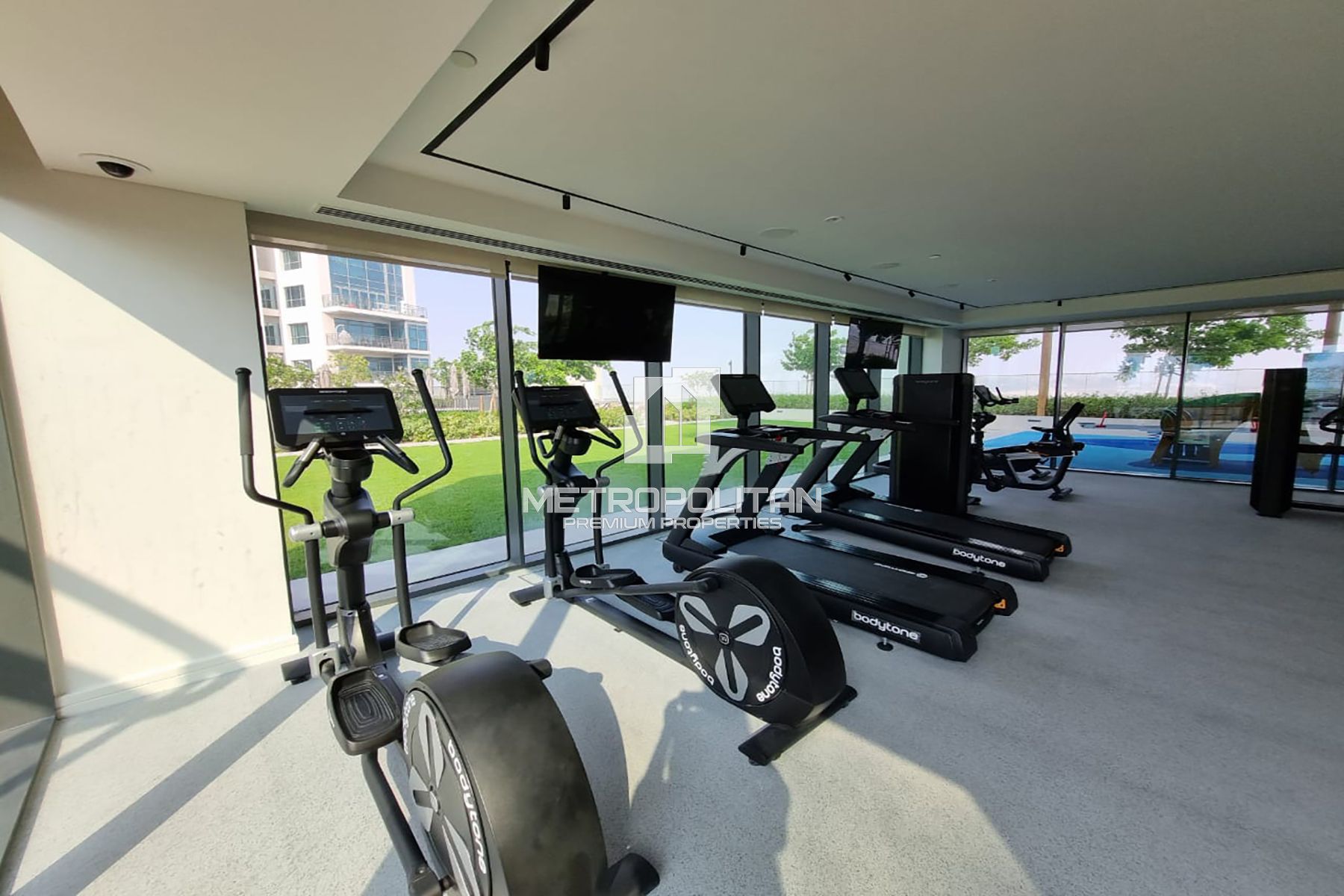 Brand New| Middle Floor| Direct Golf Course View