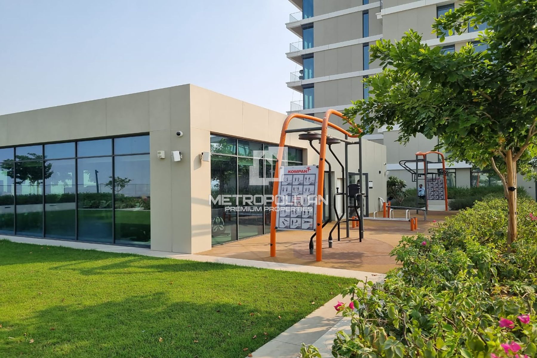 Brand New| Middle Floor| Direct Golf Course View